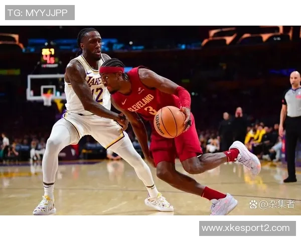 加兰表现低迷仅得6分13投2中状态堪忧助攻虽多难掩失利