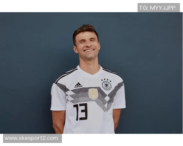 拜仁新赛季啤酒节球衣配色曝光深棕灰底搭配深绿与金色元素 拜仁新赛季啤酒节球衣配色曝光深棕灰底搭配深绿与金色元素